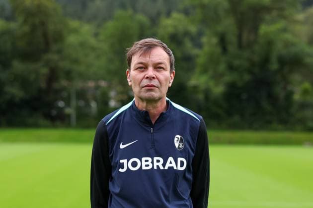 Hendrik Michel (Zeugwart) , Fussball, Regionalliga Suedwest, SC Freiburg II, Mannschaftsvorstellung, 04.07.2024, Freiburger Fußballschule, Freiburg im Breisgau, Deutschland Freiburg im Breisgau Freiburger Fußballschule Baden-Wuerttemberg Deutschland Copyright: xGrantxHubbsx