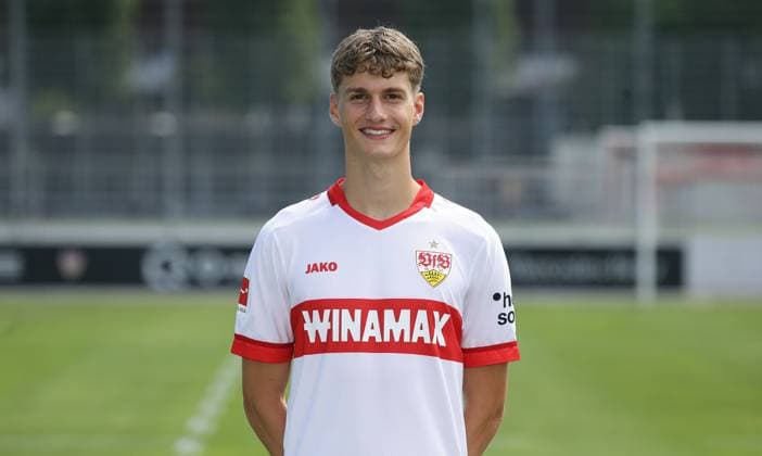 Stuttgart , Fototermin , Luca Raimund ; VfB Stuttgart ; Bundesliga, 1.Liga, Porträttermin 2024 2025