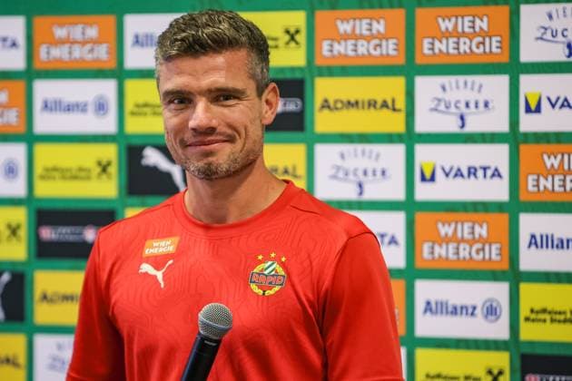 SOCCER - UEFA EL, Rapid vs Trabzonspor VIENNA,AUSTRIA,14.AUG.24 - SOCCER - UEFA Europa League, qualification, SK Rapid Wien vs Trabzonspor Kuluebue, preview, press conference, PK, Pressekonferenz Rapid. Image shows head coach Robert Klauss (Rapid).  GEPAxpictures xManuelxBinder