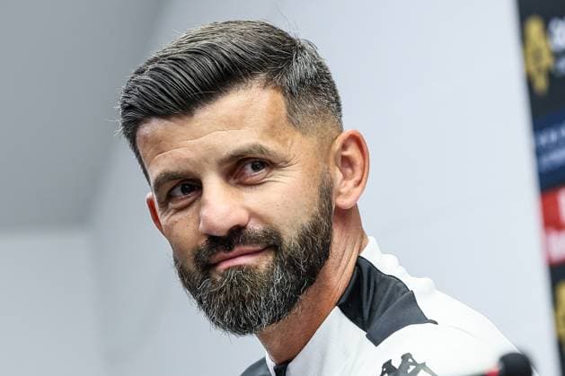 Cercle s head coach Miron Muslic pictured during a press conference, PK, Pressekonferenz of Belgian soccer team Cercle Brugge KSV, Wednesday 14 August 2024 in Brugge. The team is preparing for tomorrow s match against Norwegian Molde FK, the return game in the third qualifying round for the UEFA Europa League competition. Molde won the first leg 3-0. BRUNOxFAHY  x98442469x