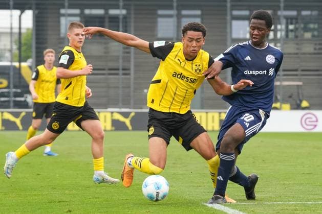 Sport Themen der Woche KW33 Sport Bilder des Tages Mittwoch, 14.08.2024 Saison 2024 2025 3. Spieltag U19 DFB-Nachwuchsliga im BVB Fußballpark Hohenbuschei, Dortmund, Germany. BV Borussia Dortmund U19 - MSV Duisburg U19. Thierry Fidjeu-Tazemeta (BVB) *** Wednesday, 14 08 2024 Season 2024 2025 3 Matchday U19 DFB Youth League at BVB Football Park Hohenbuschei, Dortmund, Germany BV Borussia Dortmund U19 MSV Duisburg U19 Thierry Fidjeu Tazemeta BVB