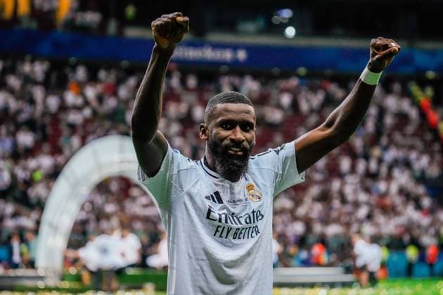2024 UEFA Super Cup: Real Madrid vs. Atalanta Antonio Rudiger celebrates with the fans after the 2024 UEFA Super Cup: Real Madrid vs. Atalanta match on 14 August 2024, at National Stadium Warsaw, in Warsaw, Poland Warsaw National Stadium Warsaw Poland Copyright: xAlexandraxFechetex _ADR0894