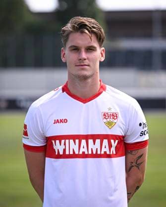 FUSSBALL 1. BUNDESLIGA 13.08.2024 Portraettermin 2024 2025 beim VfB Stuttgart auf dem Trainingsgelaende: Ramon Hendriks; VfB Stuttgart