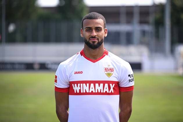 FUSSBALL 1. BUNDESLIGA 13.08.2024 Portraettermin 2024 2025 beim VfB Stuttgart auf dem Trainingsgelaende: Josha Vagnoman; VfB Stuttgart