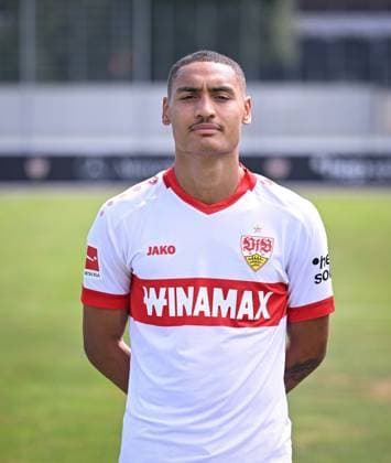 FUSSBALL 1. BUNDESLIGA 13.08.2024 Portraettermin 2024 2025 beim VfB Stuttgart auf dem Trainingsgelaende: Enzo Millot; VfB Stuttgart