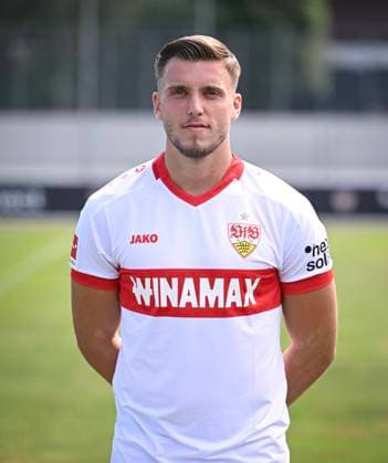 FUSSBALL 1. BUNDESLIGA 13.08.2024 Portraettermin 2024 2025 beim VfB Stuttgart auf dem Trainingsgelaende: Ermedin Demirovic; VfB Stuttgart