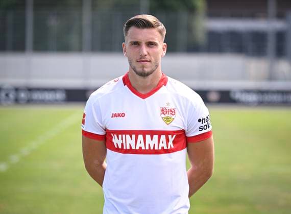 FUSSBALL 1. BUNDESLIGA 13.08.2024 Portraettermin 2024 2025 beim VfB Stuttgart auf dem Trainingsgelaende: Ermedin Demirovic; VfB Stuttgart