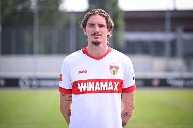 FUSSBALL 1. BUNDESLIGA 13.08.2024 Portraettermin 2024 2025 beim VfB Stuttgart auf dem Trainingsgelaende: Nick Woltemade; VfB Stuttgart