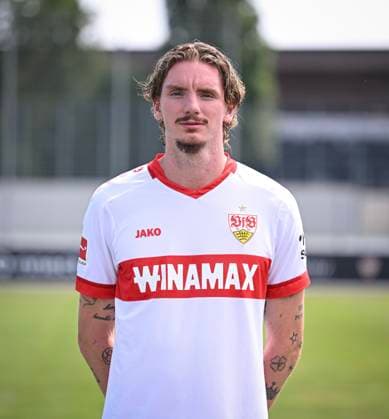 FUSSBALL 1. BUNDESLIGA 13.08.2024 Portraettermin 2024 2025 beim VfB Stuttgart auf dem Trainingsgelaende: Nick Woltemade; VfB Stuttgart