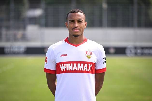 FUSSBALL 1. BUNDESLIGA 13.08.2024 Portraettermin 2024 2025 beim VfB Stuttgart auf dem Trainingsgelaende: Jamie Leweling; VfB Stuttgart