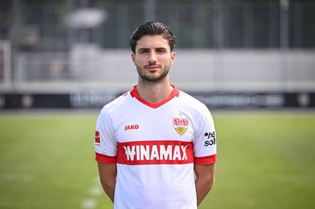 FUSSBALL 1. BUNDESLIGA 13.08.2024 Portraettermin 2024 2025 beim VfB Stuttgart auf dem Trainingsgelaende: Leonidas Stergiou; VfB Stuttgart