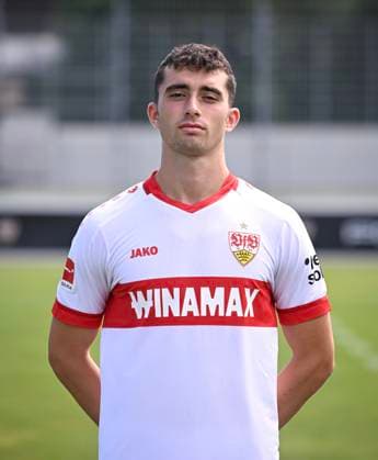 FUSSBALL 1. BUNDESLIGA 13.08.2024 Portraettermin 2024 2025 beim VfB Stuttgart auf dem Trainingsgelaende: Thomas Kastanaras; VfB Stuttgart