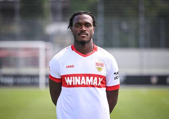 FUSSBALL 1. BUNDESLIGA 13.08.2024 Portraettermin 2024 2025 beim VfB Stuttgart auf dem Trainingsgelaende: Dan-Axel Zagadou; VfB Stuttgart