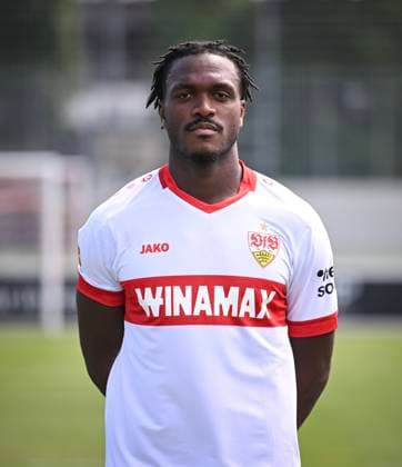 FUSSBALL 1. BUNDESLIGA 13.08.2024 Portraettermin 2024 2025 beim VfB Stuttgart auf dem Trainingsgelaende: Dan-Axel Zagadou; VfB Stuttgart