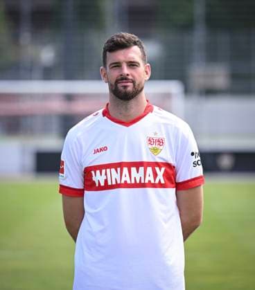 FUSSBALL 1. BUNDESLIGA 13.08.2024 Portraettermin 2024 2025 beim VfB Stuttgart auf dem Trainingsgelaende: Luca Pfeiffer; VfB Stuttgart
