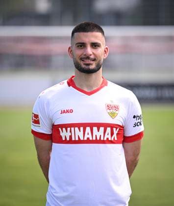 FUSSBALL 1. BUNDESLIGA 13.08.2024 Portraettermin 2024 2025 beim VfB Stuttgart auf dem Trainingsgelaende: Deniz Undav; VfB Stuttgart