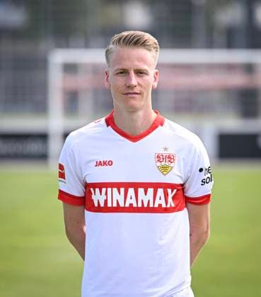 FUSSBALL 1. BUNDESLIGA 13.08.2024 Portraettermin 2024 2025 beim VfB Stuttgart auf dem Trainingsgelaende: Chris Fuehrich; VfB Stuttgart