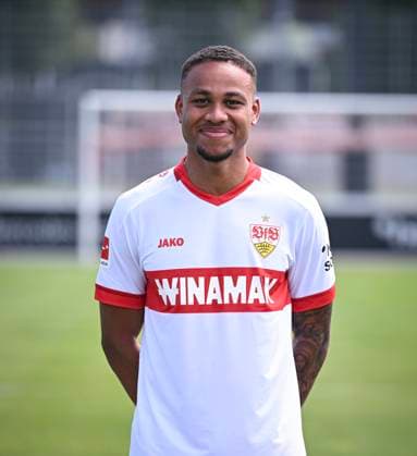 FUSSBALL 1. BUNDESLIGA 13.08.2024 Portraettermin 2024 2025 beim VfB Stuttgart auf dem Trainingsgelaende: Nikolas Nartey; VfB Stuttgart