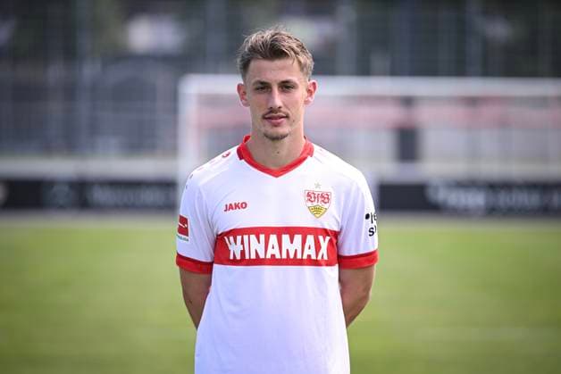 FUSSBALL 1. BUNDESLIGA 13.08.2024 Portraettermin 2024 2025 beim VfB Stuttgart auf dem Trainingsgelaende: Anthony Rouault; VfB Stuttgart