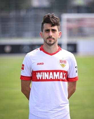 FUSSBALL 1. BUNDESLIGA 13.08.2024 Portraettermin 2024 2025 beim VfB Stuttgart auf dem Trainingsgelaende: Oemer Beyaz; VfB Stuttgart