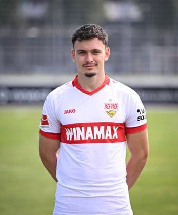 FUSSBALL 1. BUNDESLIGA 13.08.2024 Portraettermin 2024 2025 beim VfB Stuttgart auf dem Trainingsgelaende: Fabian Rieder; VfB Stuttgart