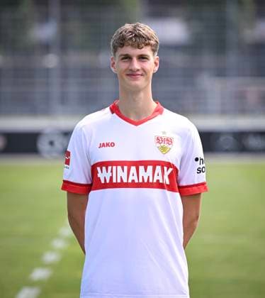FUSSBALL 1. BUNDESLIGA 13.08.2024 Portraettermin 2024 2025 beim VfB Stuttgart auf dem Trainingsgelaende: Luca Raimund; VfB Stuttgart