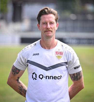 FUSSBALL 1. BUNDESLIGA 13.08.2024 Portraettermin 2024 2025 beim VfB Stuttgart auf dem Trainingsgelaende: Athletiktrainer Dr. Andre Filipovic, VfB Stuttgart