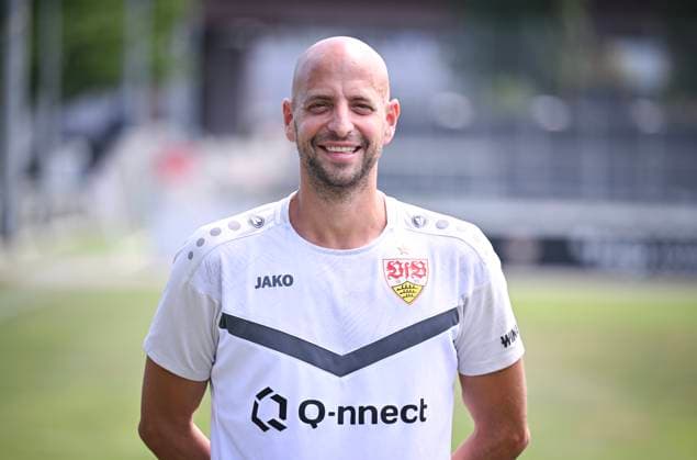 FUSSBALL 1. BUNDESLIGA 13.08.2024 Portraettermin 2024 2025 beim VfB Stuttgart auf dem Trainingsgelaende: Torwarttrainer Steffen Krebs, VfB Stuttgart