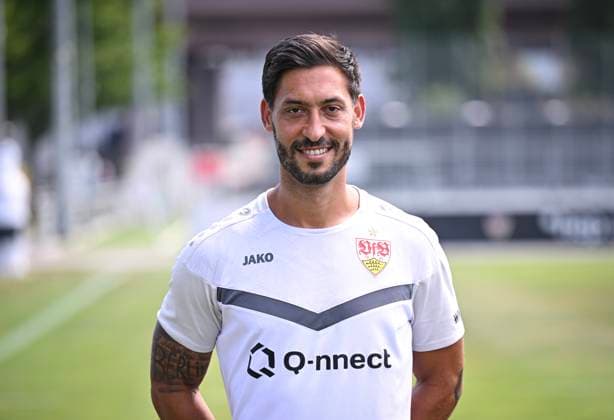 FUSSBALL 1. BUNDESLIGA 13.08.2024 Portraettermin 2024 2025 beim VfB Stuttgart auf dem Trainingsgelaende: Co-Trainer Malik Fathi, VfB Stuttgart