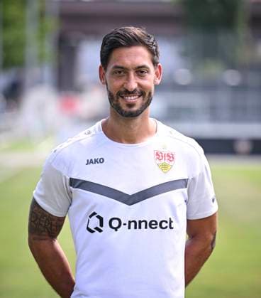 FUSSBALL 1. BUNDESLIGA 13.08.2024 Portraettermin 2024 2025 beim VfB Stuttgart auf dem Trainingsgelaende: Co-Trainer Malik Fathi, VfB Stuttgart