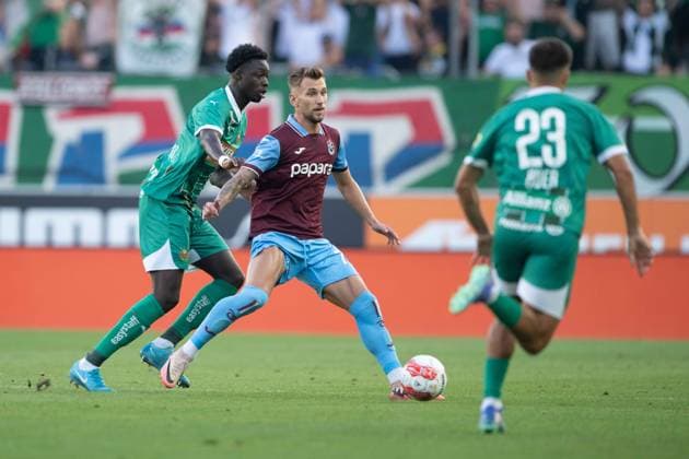 Edin Visca in the duel during UEFA Europa league Quali match, SK Rapid Wien - Trabzonspor, 15. august 2024 Copyright: xMICHALxFAJT,ZOSPORTU.SKx DSC_1433