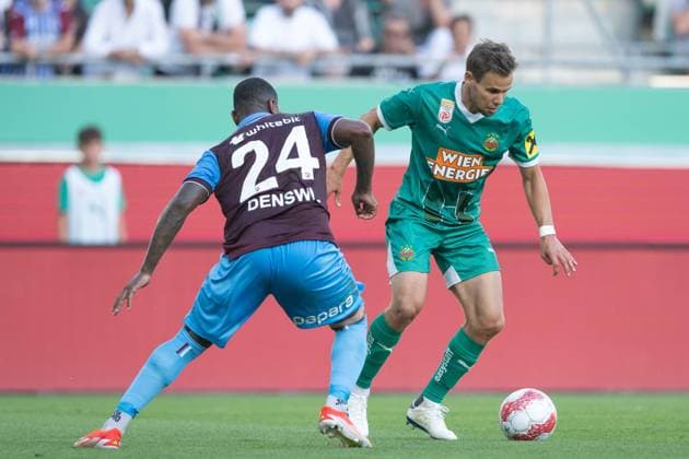 Louis Schaub in the battle for the ball during UEFA Europa league Quali match, SK Rapid Wien - Trabzonspor, 15. august 2024 Copyright: xMICHALxFAJT,ZOSPORTU.SKx DSC_1726