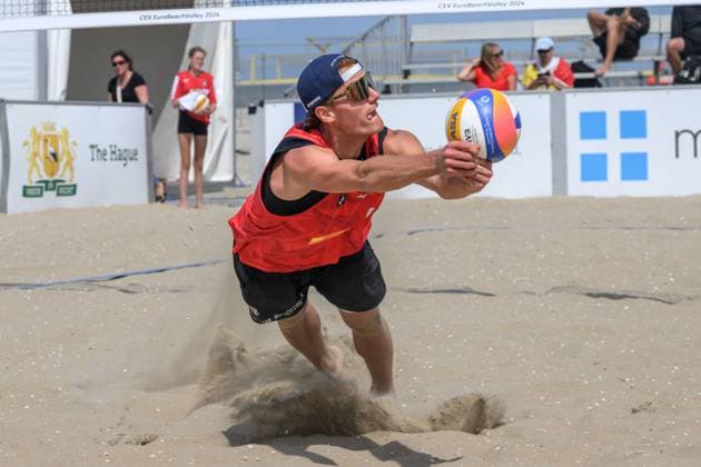 Sport Themen der Woche KW33 Sport Bilder des Tages European Championships Beach-Volleyball, 15.08.2024, Den Haag Maximilian (Max) Just; European Championships Beach-Volleyball, Den Haag am 15.08.2024 *** European Championships Beach Volleyball, 15 08 2024, The Hague Maximilian Max Just European Championships Beach Volleyball, The Hague on 15 08 2024 Copyright: xBEAUTIFULxSPORTS PeterxWeberx