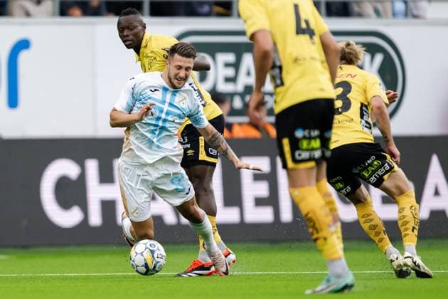 240815 Timothy Noor Ouma of Elfsborg and Marco Pasalic of Rijeka during the UEFA Europa League qualification match between Elfsborg and Rijeka on August 15, 2024 in Boras. Photo: Carl Sandin BILDBYRAN kod CS JJ0389 fotboll football soccer fotball uefa europa league elfsborg hnk rijeka bbeng Copyright: CARLxSANDIN BB240815CS005