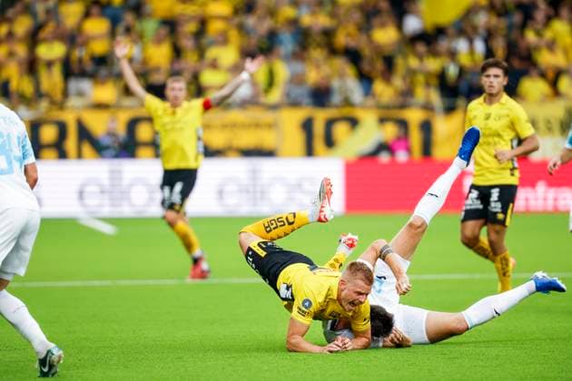 BORAS, SVERIGE 20240815 Elfsborgs Per Frick (tv) och Rijekas Rijekas Stjepan RadeljiÄ‡ ( 6) under torsdagens kval till Europa League, tredje omgangen, andra matchen, mellan IF Elfsborg och HNK Rijeka (Kroatien) pa Boras arena. BORAS SVERIGE x9200x