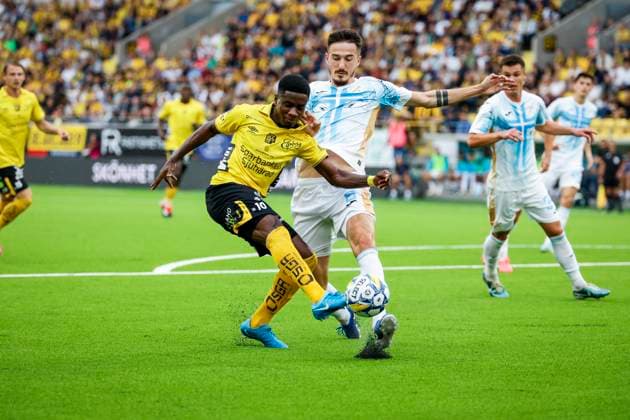 BORAS, SWEDEN 20240815 Elfsborg s Michael Baidoo (L) and Rijeka s Stjepan RadeljiÄ‡ in action the Europa League third qualifying round, second leg soccer match between IF Elfsborg och HNK Rijeka (Croatia) at Boras Arena in Boras, Sweden, on Aug. 15, 2024. BORAS SWEDEN x9200x