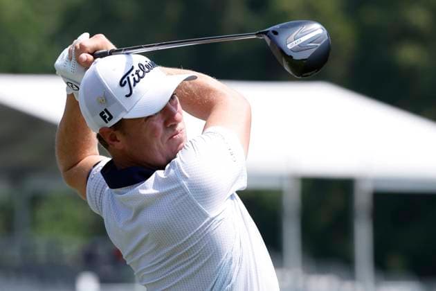MEMPHIS, TN - AUGUST 15: Justin Thomas watches his tee shot on No. 12 during the first round of the FedEx St. Jude Championship, August 15, 2024 at TPC Southwind in Memphis, Tennessee. (Photo by Matthew Maxey Icon Sportswire) GOLF: AUG 15 PGA, Golf Herren FedExCup Playoffs - FedEx St. Jude Championship EDITORIAL USE ONLY Icon24081516
