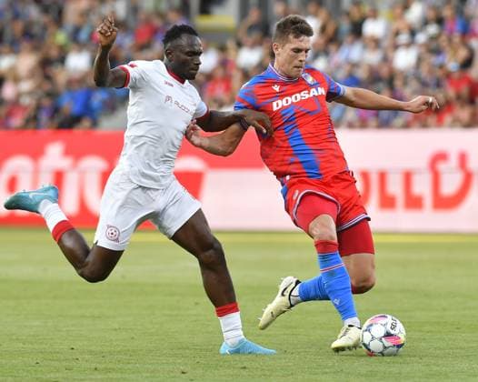 L-R Prince Kwabena Adu (Kryvyi Rih) and Robin Hranac (Plzen) in action during the UEFA Europa League, third qualifying round, return match: FC Viktoria Plzen (Czechia) vs Kryvbas Kryvyi Rih (Ukraine), in Pilsen, Czech Republic, on August 15, 2024. (CTKxPhoto MiroslavxChaloupka) CTKPhotoP2024081505973  CTKPhotoP2024081505973