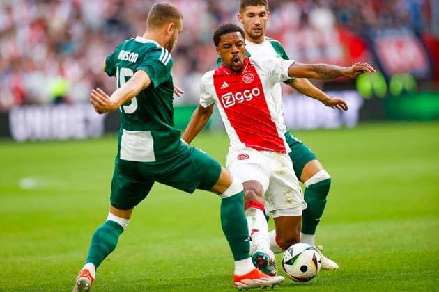 AMSTERDAM, 15-08-2024 , JohanCruyffStadium Football UEFA Europa League qualifier season 2024 2025. Ajax player Jorrel Hato vs Panathinaicos player Sverrir Ingason during the match Ajax - Panathinaikos. Ajax - Panathinaikos  x26037449x Copyright: