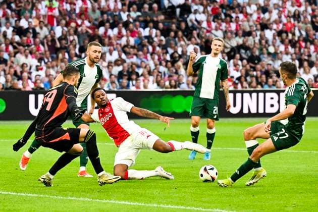 AMSTERDAM - Panathinaikos goalkeeper BartÅ‚omiej DrÄÖgowski, Sverrir Ingason of Panathinaikos, Chuba Akpom of Ajax, Giannis Kotsiras of Panathinaikos (l-r) during the 3rd qualifying round UEFA Europa League match between Ajax and Panathinaikos at Johan Cruijff ArenA on August 15, 2024 in Amsterdam. ANP OLAF KRAAK Ajax Amsterdam v Panathinaikos 2024 35 xVIxANPxSportx xxANPxIVx 506070701 originalFilename: 506070701.jpg