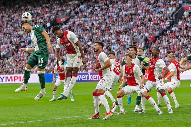 Bilder des Jahres 2024, Sport 08 August Sport Themen der Woche KW33 Sport Bilder des Tages AMSTERDAM, 15-08-2024 , JohanCruyffStadium Football UEFA Europa League qualifier season 2024 2025. Ajax player Chuba Akpom vs Panathinaicos player Adam Gnezda Cerin during the match Ajax - Panathinaikos. Ajax - Panathinaikos  x26037489x Copyright: