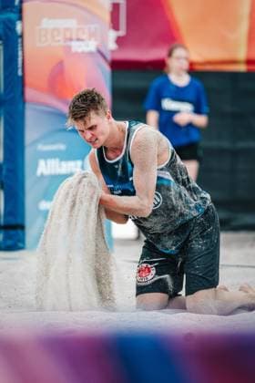 Beachvolleyball Männer Allianz German Beach Tour 2024 Tourstop Kühlungsborn 2 15.08.2024 Leo Hauschild ärgert sich Kühlungsborn Strand an der Seebrücke Mecklenburg-Vorpommern Deutschland