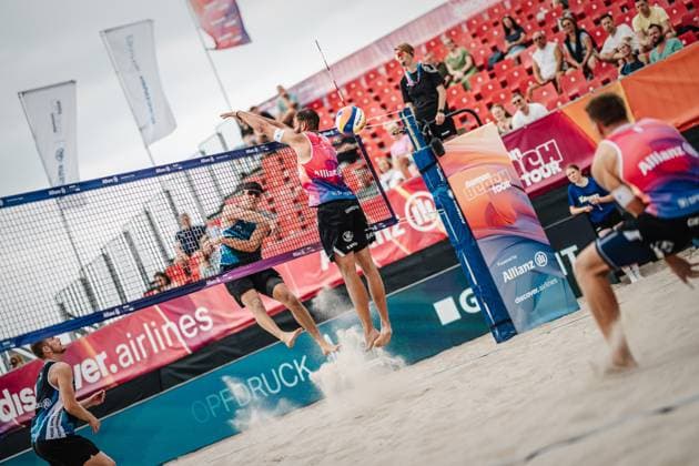Beachvolleyball Männer Allianz German Beach Tour 2024 Tourstop Kühlungsborn 2 15.08.2024 Yannik Ahr beim Angriff Kühlungsborn Strand an der Seebrücke Mecklenburg-Vorpommern Deutschland