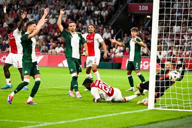 AMSTERDAM - Bertrand Traore of Ajax, Panathinaikos goalkeeper Bartlomiej DrÄÖgowski (lr) during the 3rd qualifying round UEFA Europa League match between Ajax and Panathinaikos at the Johan Cruijff ArenA on August 15, 2024 in Amsterdam. ANP OLAF KRAAK Ajax Amsterdam v Panathinaikos 2024 35 xVIxANPxSportx xxANPxIVx 506075238 originalFilename: 506075238.jpg