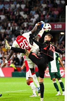 AMSTERDAM - Bertrand Traore of Ajax, Panathinaikos goalkeeper Bartlomiej DrÄÖgowski (lr) during the 3rd qualifying round UEFA Europa League match between Ajax and Panathinaikos at the Johan Cruijff ArenA on August 15, 2024 in Amsterdam. ANP OLAF KRAAK Ajax Amsterdam v Panathinaikos 2024 35 xVIxANPxSportx xxANPxIVx 506075402 originalFilename: 506075402.jpg