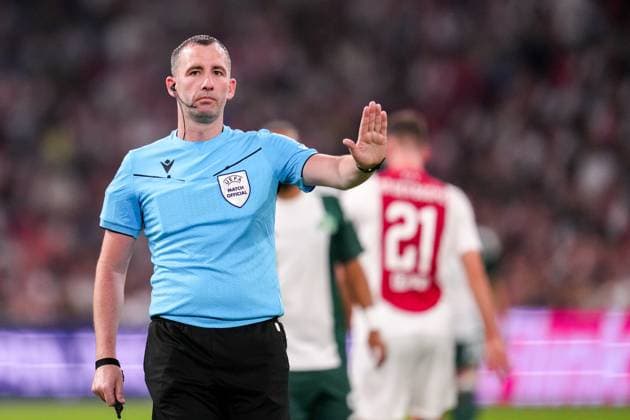 2024-08-15 AFC Ajax v Panathinaikos FC - UEFA Champions League Third Qualifying Round 2nd Leg AMSTERDAM, NETHERLANDS - AUGUST 15: Referee Chris Kavanagh gestures during the UEFA Champions League Third Qualifying Round 2nd Leg match between AFC Ajax and Panathinaikos FC at Johan Cruijff ArenA on August 15, 2024 in Amsterdam, Netherlands. (Photo by Patrick Goosen BSR Agency) Amsterdam Netherlands Content not available for redistribution in The Netherlands directly or indirectly through any third parties. Copyright: xBSRxAgencyx