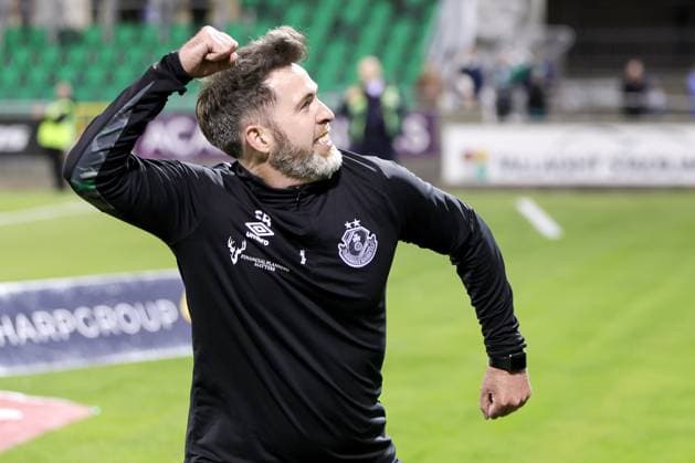 UEFA Europa League Third Qualifying Round Second Leg, Tallaght Stadium, Dublin 15 8 2024 Shamrock Rovers vs Celje Shamrock Rovers head coach Stephen Bradley celebrates with fans after the game Stephen Bradley celebrates with fans after the game 15 8 2024  Copyright: x INPHO LaszloxGeczox LG_004763