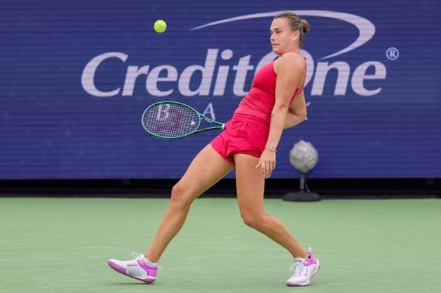 Sport Bilder des Tages August 15, 2024, Mason, Ohio, U.S: Aryna Sabalenka (BLR) returns a serve during ThursdayÃ¢â‚¬â ¢s round of the Cincinnati Open at the Lindner Family Tennis Center , Mason, Oh. Mason U.S - ZUMAs304 20240815_zaf_s304_103 Copyright: xScottxStuartx