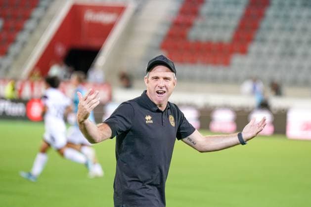 Fussball: UEFA EURO, EM, Europameisterschaft,Fussball LEAGUE 2024 2025 - 3. Qualifikationsrunde FC LUGANO (SUI) vs. PARTIZAN BELGRAD (SRB), Arena Thun, Schweiz: Trainer Mattia Croci Torti (FC Lugano) freut sich sichtlich emotional über das Weiterkommen seines Teams. Gestik, Mimik Thun SUI Copyright: xJOERANxSTEINSIEKx