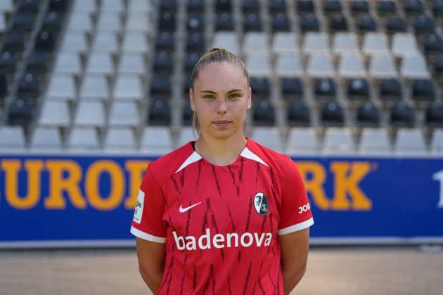 Alina Axtmann (SC Freiburg, 03) Media Day in der Saison 2024 2025 bei den SC Freiburg Frauen Copyright: xArnexAmbergx